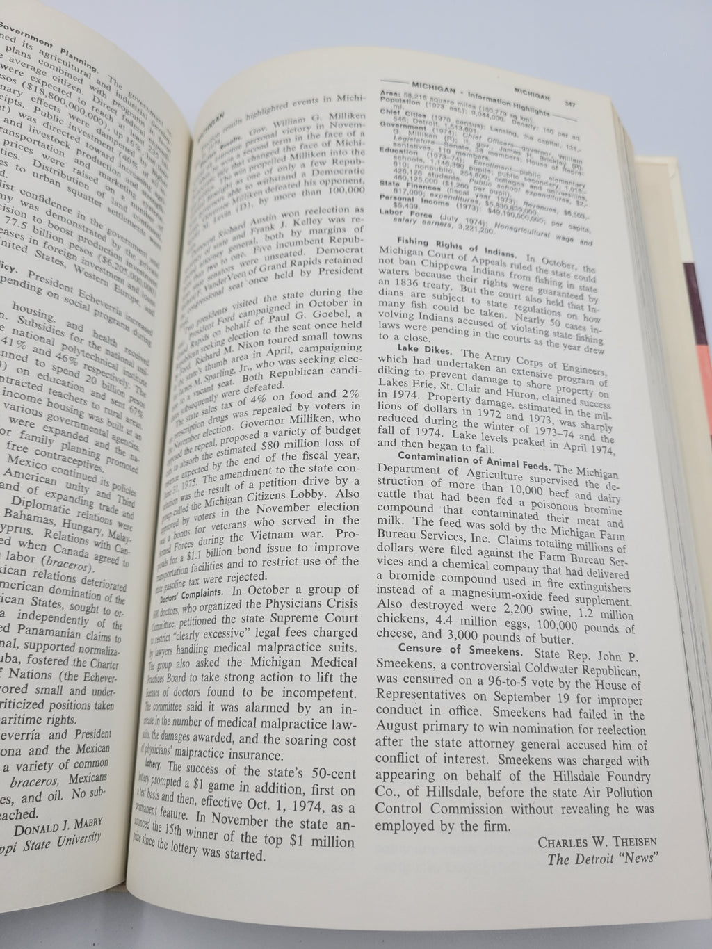 1975 Grolier Encyclopedia Year Book – Historical Events & Photography