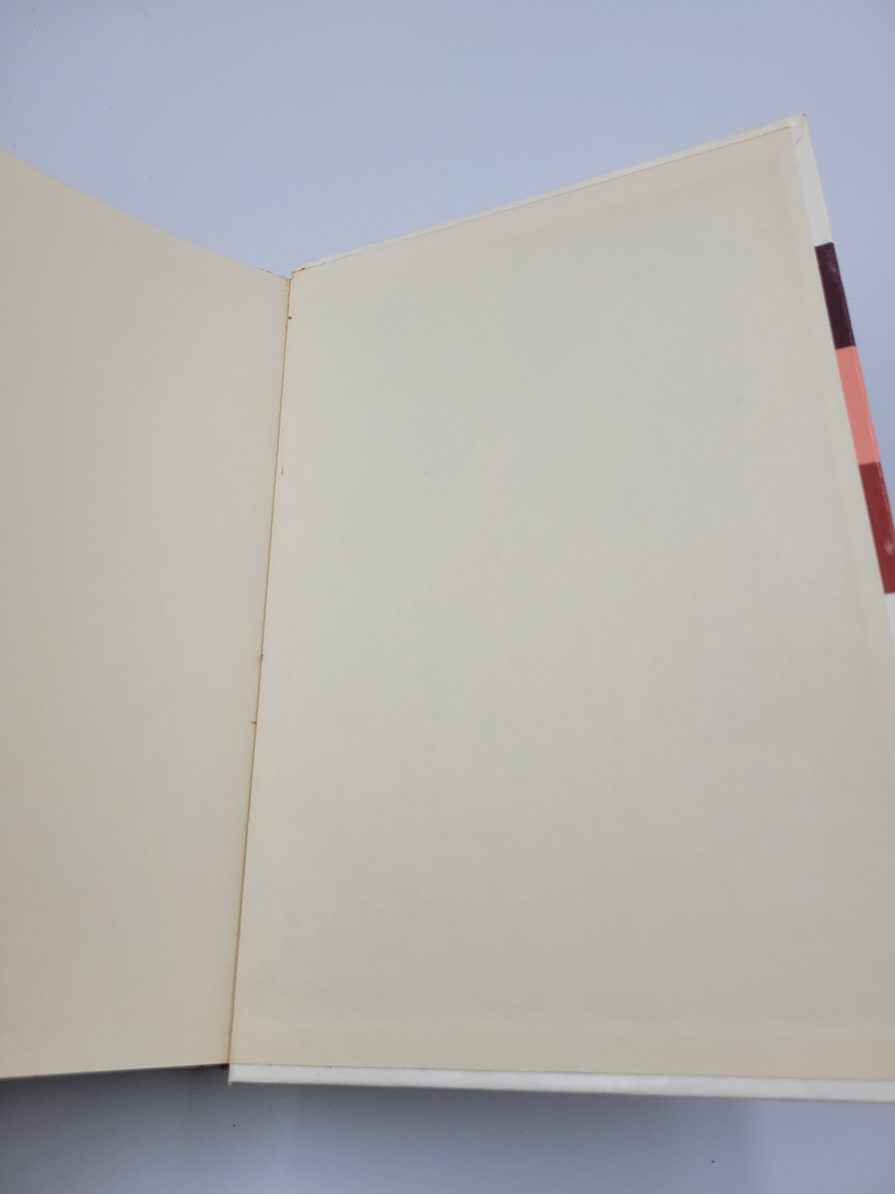 1975 Grolier Encyclopedia Year Book – Historical Events & Photography