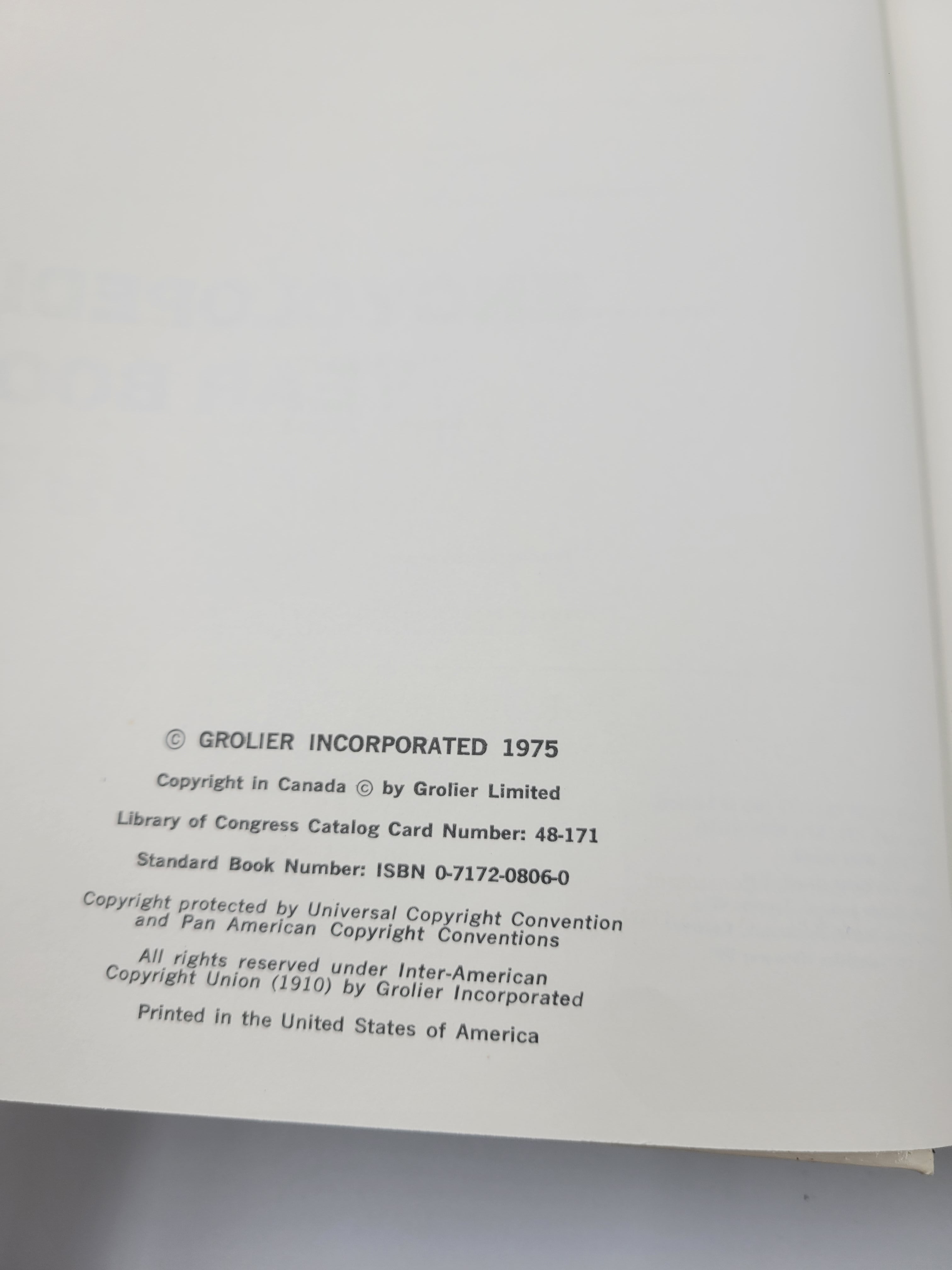 1975 Grolier Encyclopedia Year Book – Historical Events & Photography