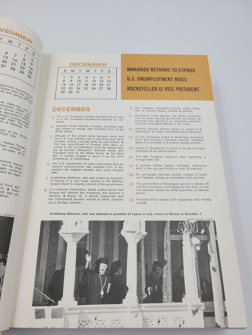 1975 Grolier Encyclopedia Year Book – Historical Events & Photography