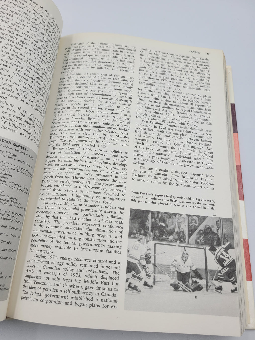 1975 Grolier Encyclopedia Year Book – Historical Events & Photography