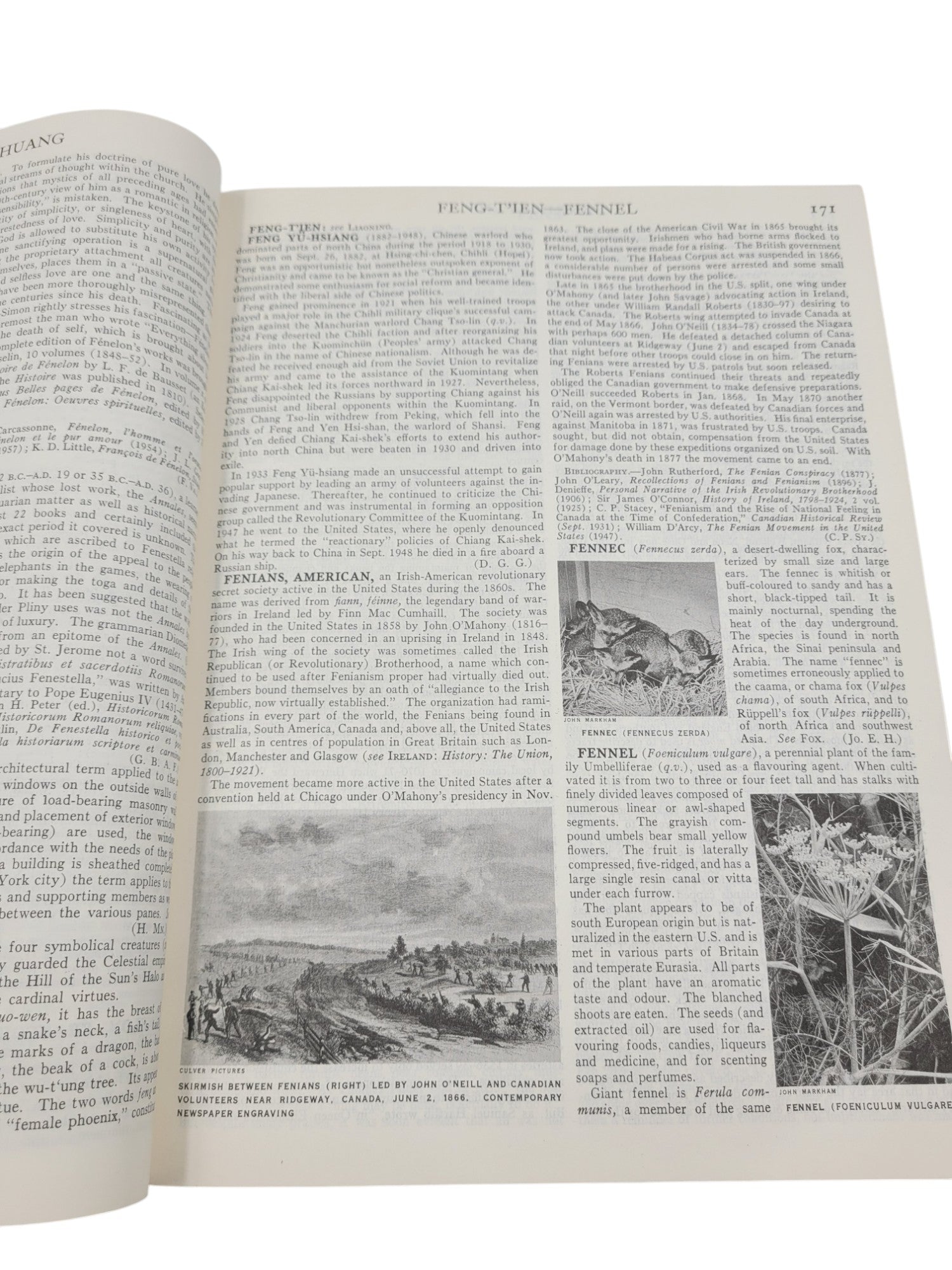 Encyclopaedia (Encyclopedia) Britannica Volume 9 (1967) – "Extradition" to "Garrick, David" | Maroon Leatherette with Gold Embossing