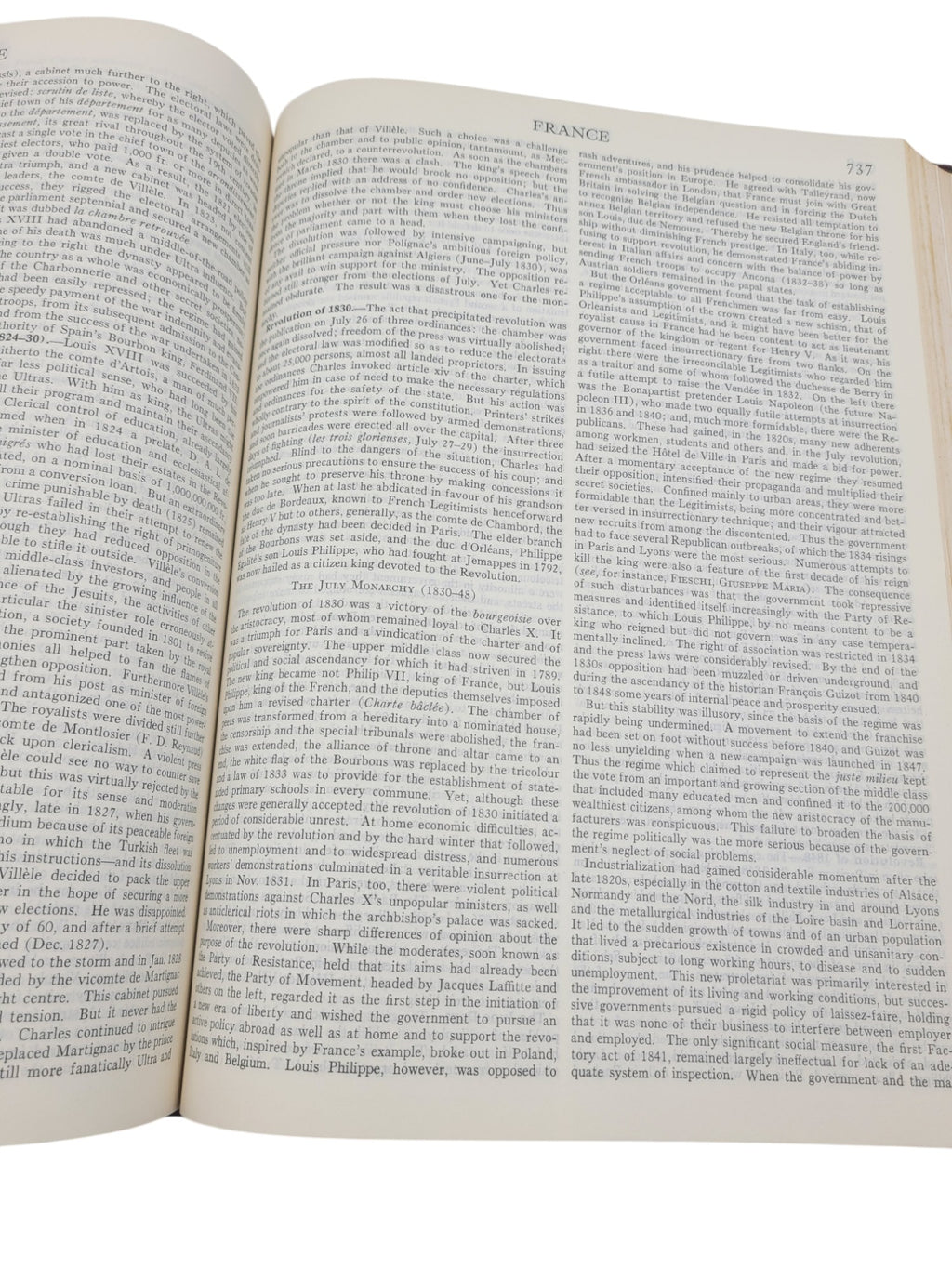 Encyclopaedia (Encyclopedia) Britannica Volume 9 (1967) – "Extradition" to "Garrick, David" | Maroon Leatherette with Gold Embossing