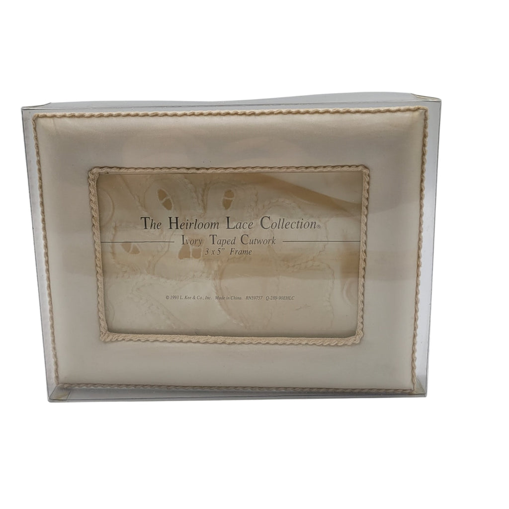 The Heirloom Lace Collection – Ivory Taped Cutwork Frame (1993)