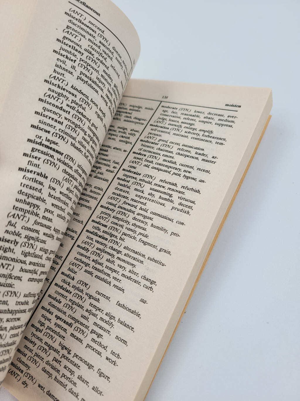 New Webster's Thesaurus (1993) – Landoll Vintage Paperback Reference Book
