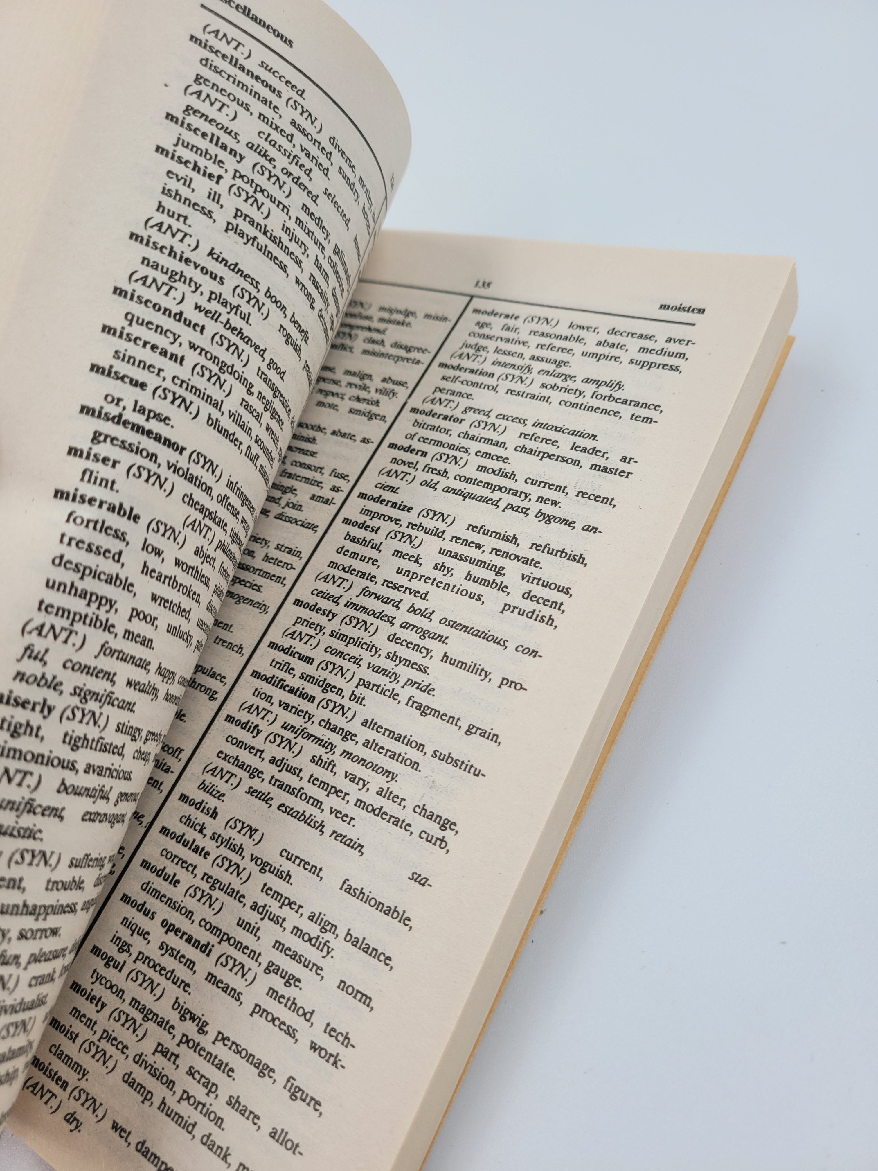 New Webster's Thesaurus (1993) – Landoll Vintage Paperback Reference Book