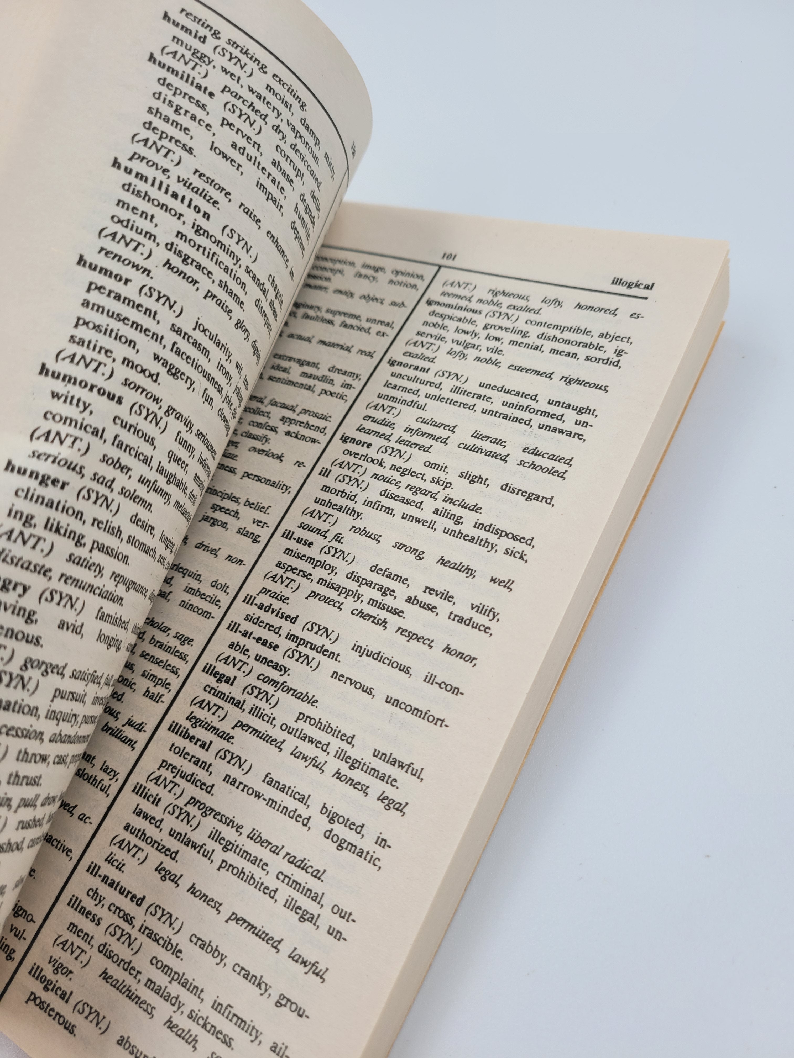 New Webster's Thesaurus (1993) – Landoll Vintage Paperback Reference Book