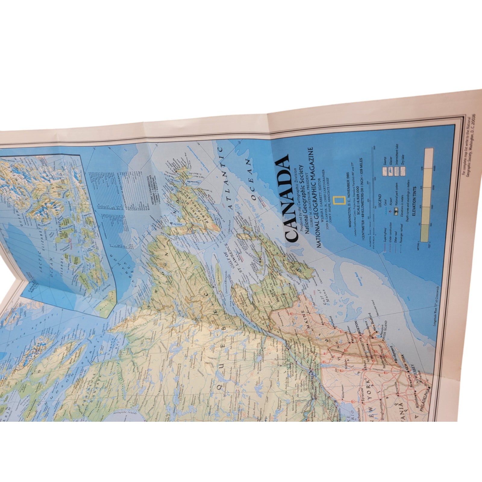 National Geographic – November 1985 Holographic Edition Includes Original Supplement: Canada’s Vacationlands