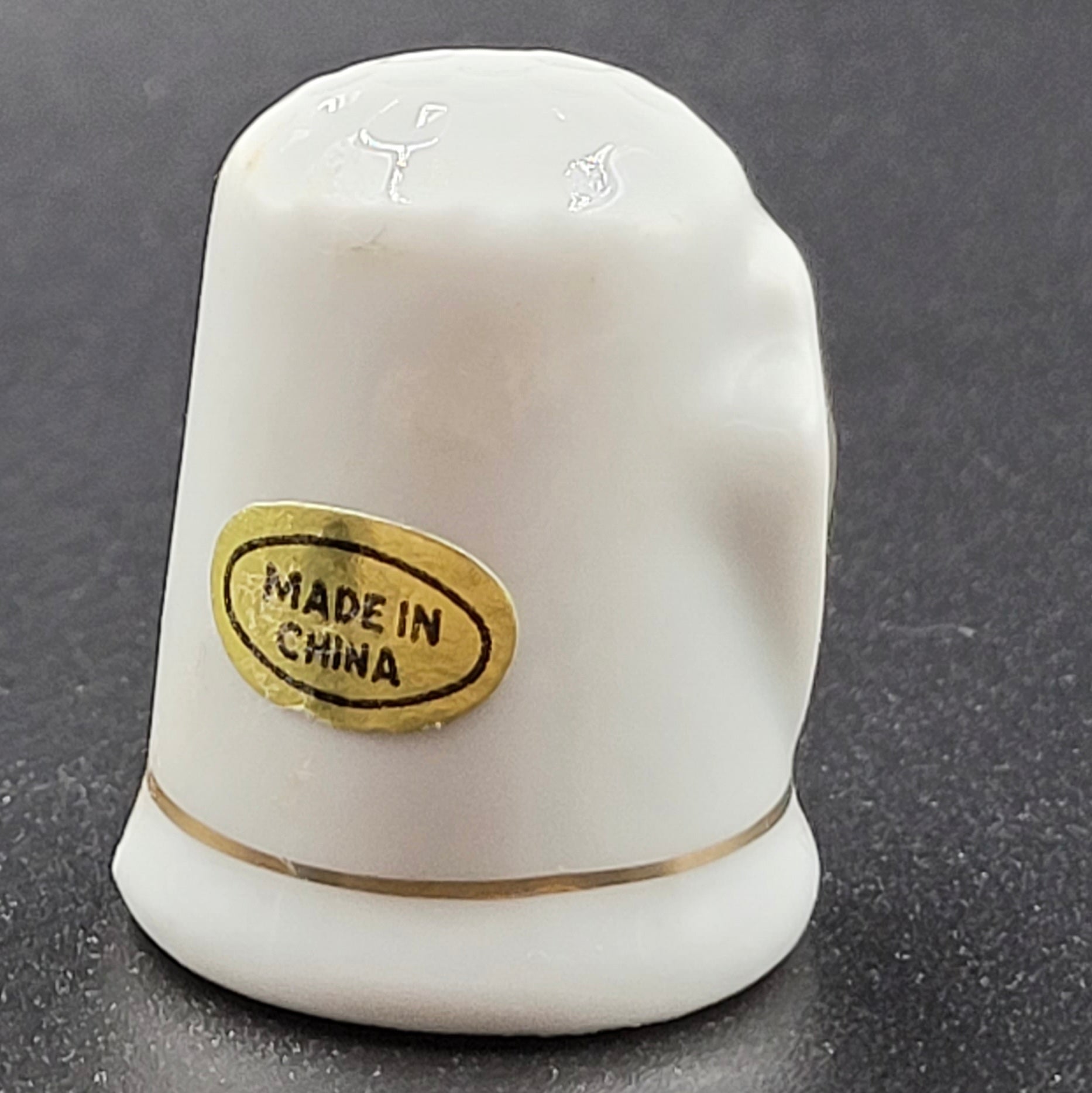 Vintage Michigan Porcelain Souvenir Thimble – Deer & Trees Emblem with Gold Trim