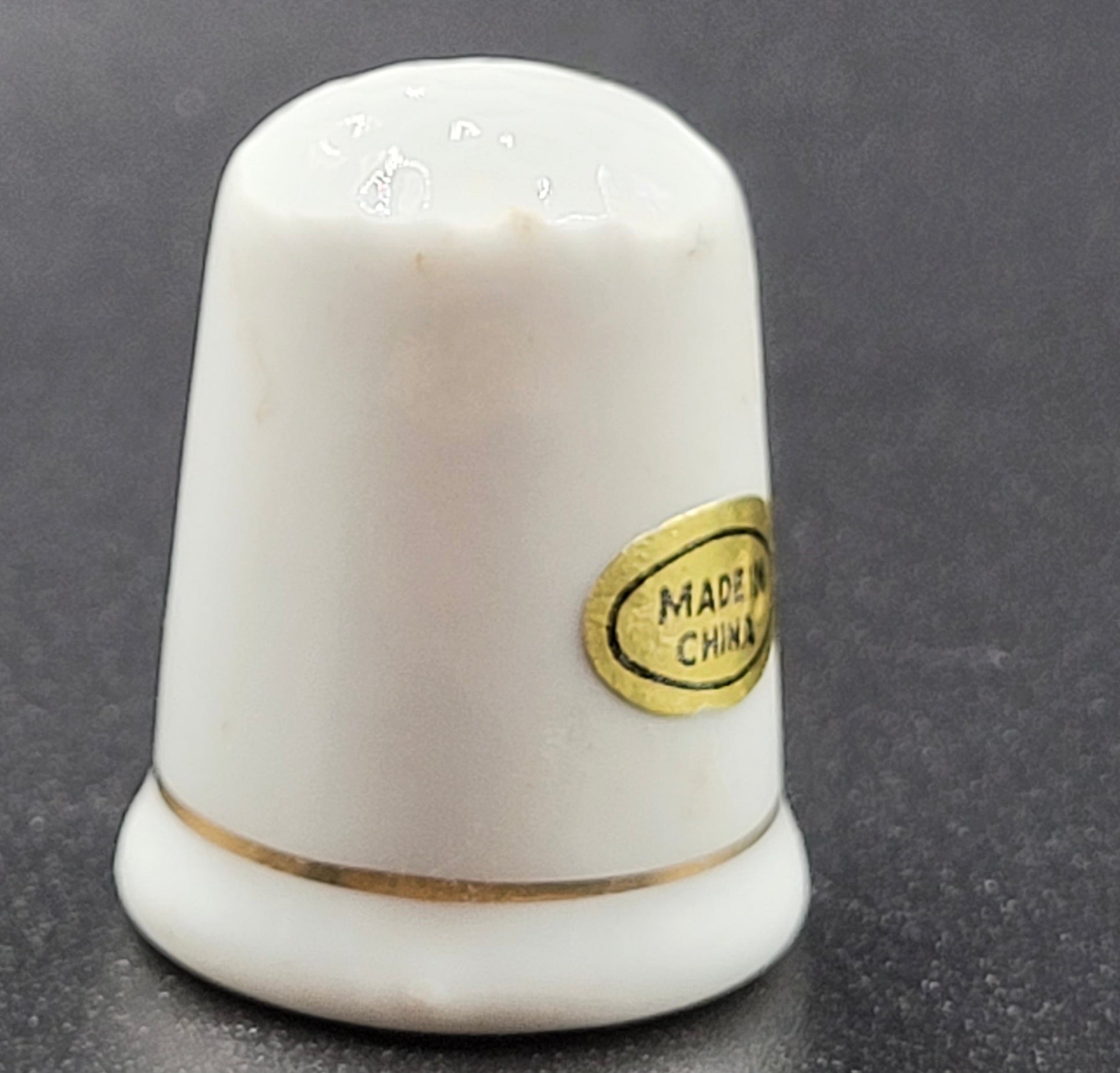 Vintage Michigan Porcelain Souvenir Thimble – Deer & Trees Emblem with Gold Trim