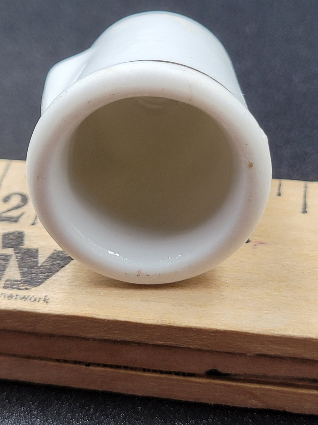 Vintage Michigan Porcelain Souvenir Thimble – Deer & Trees Emblem with Gold Trim