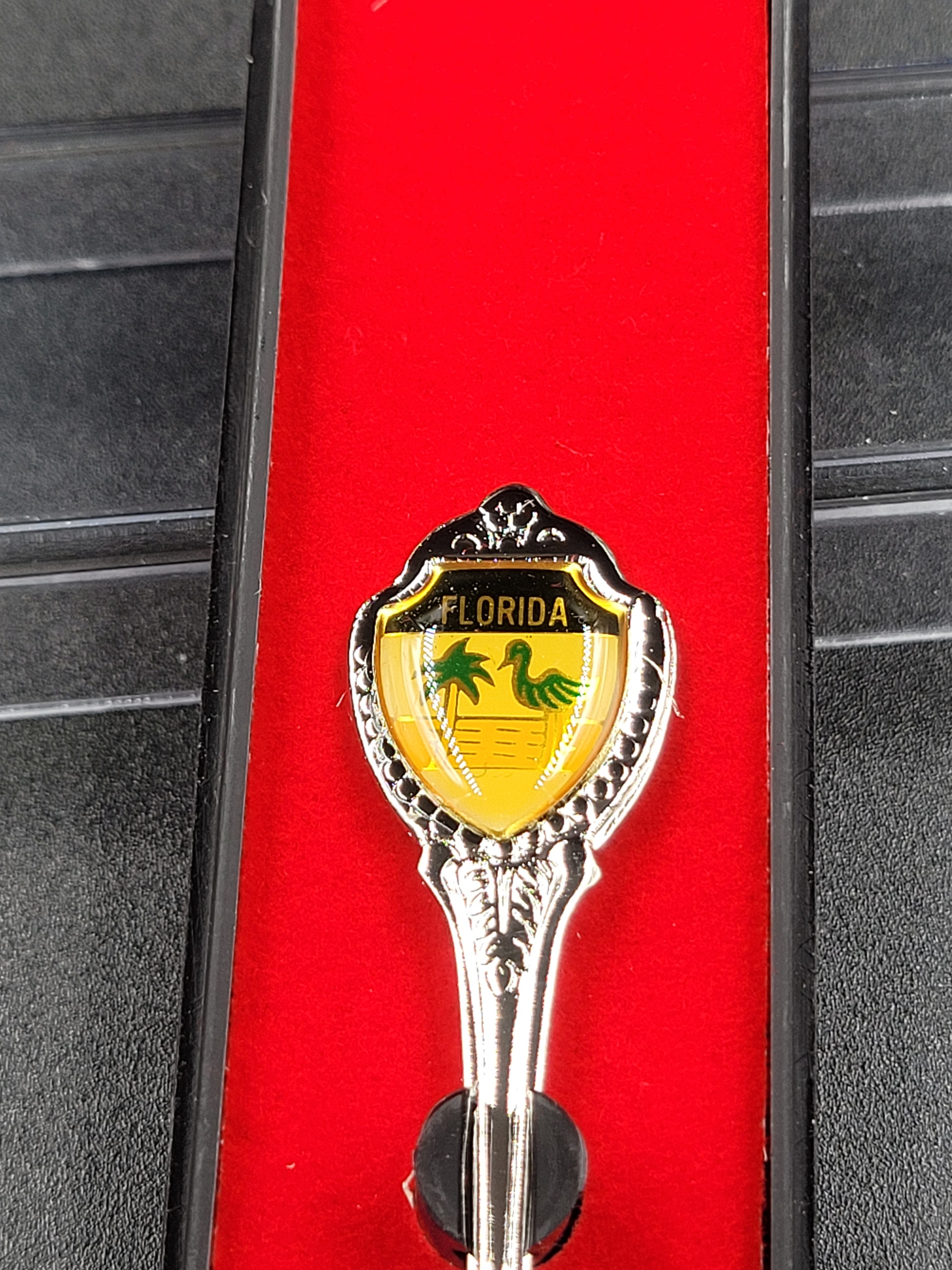 Vintage Florida Souvenir Spoon – Yellow Shield with Palm Trees in Velvet Box