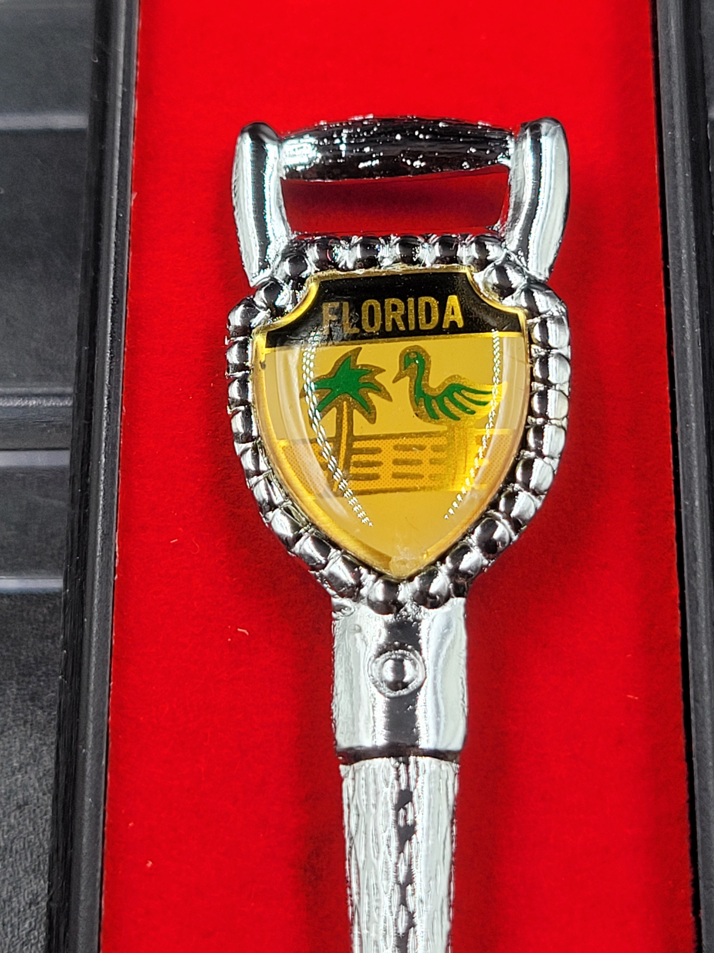 Vintage Florida Souvenir Shovel – Palm Tree & Sun Emblem in Display Case