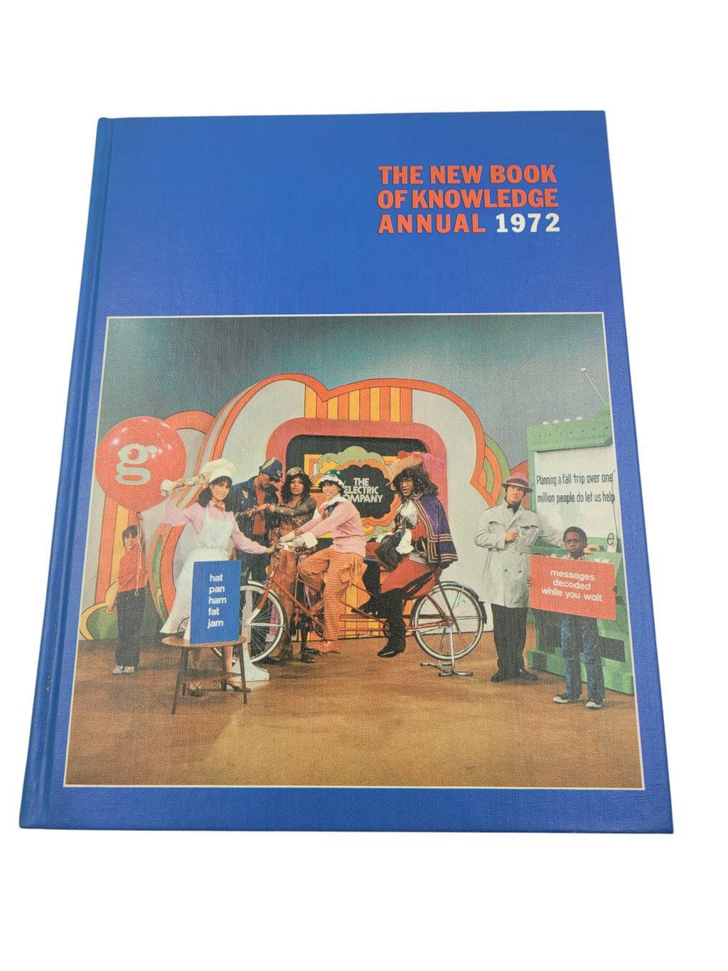The New Book of Knowledge Annual 1972 – Grolier – Events of 1971