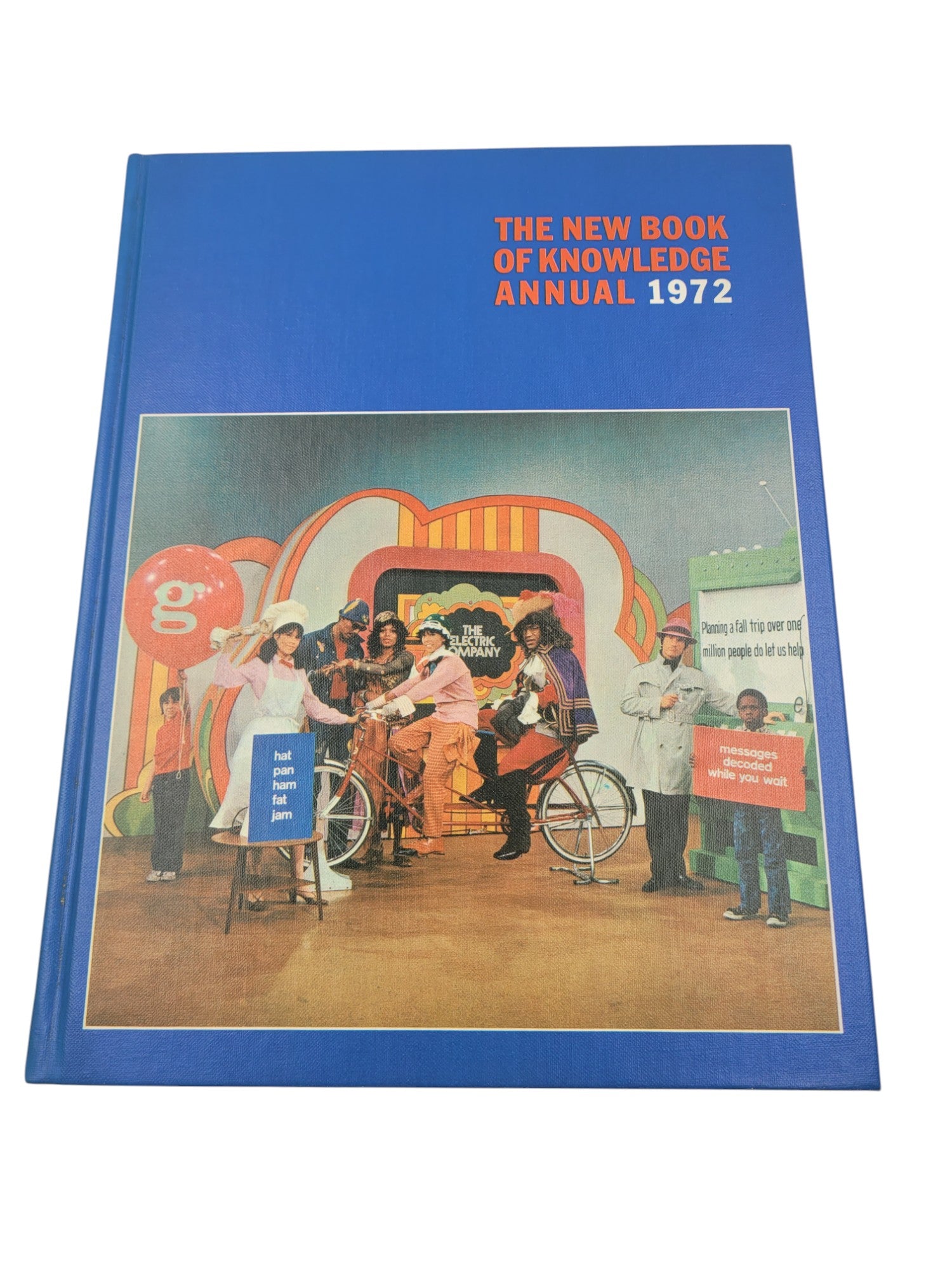 The New Book of Knowledge Annual 1972 – Grolier – Events of 1971