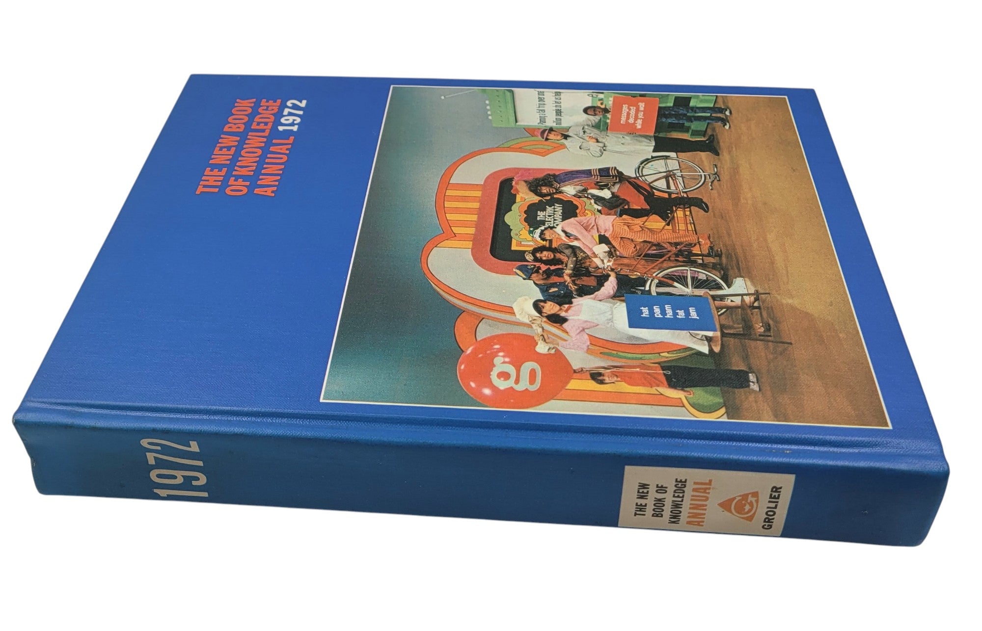 The New Book of Knowledge Annual 1972 – Grolier – Events of 1971