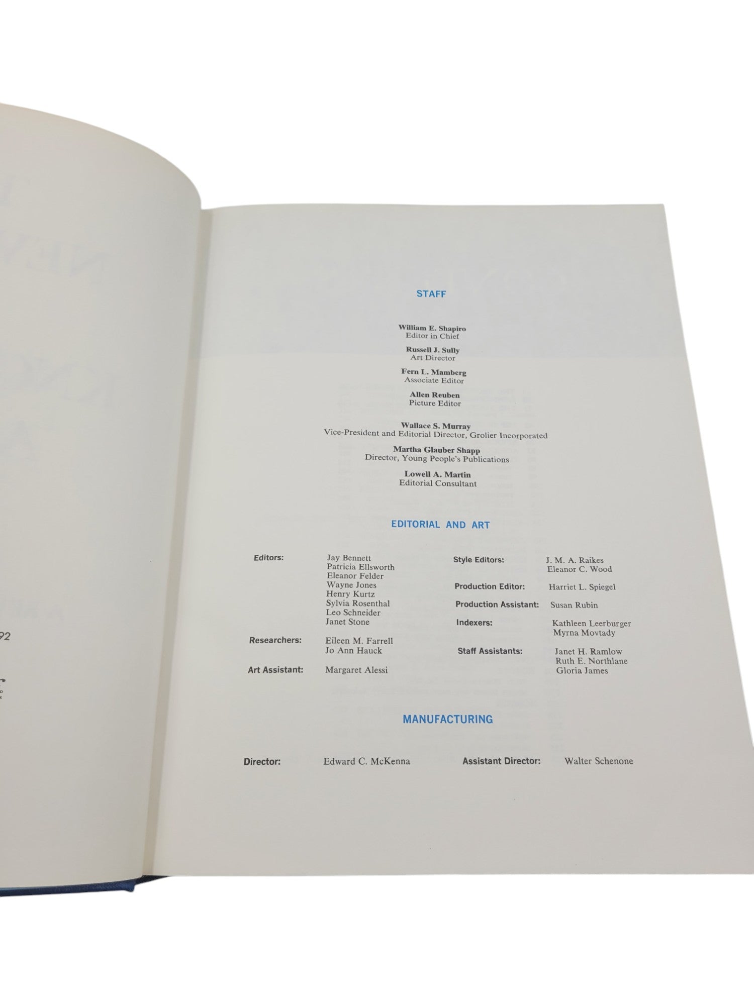 The New Book of Knowledge Annual 1972 – Grolier – Events of 1971