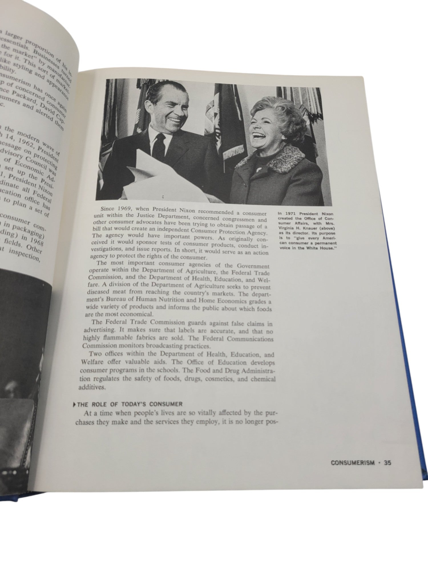 The New Book of Knowledge Annual 1972 – Grolier – Events of 1971
