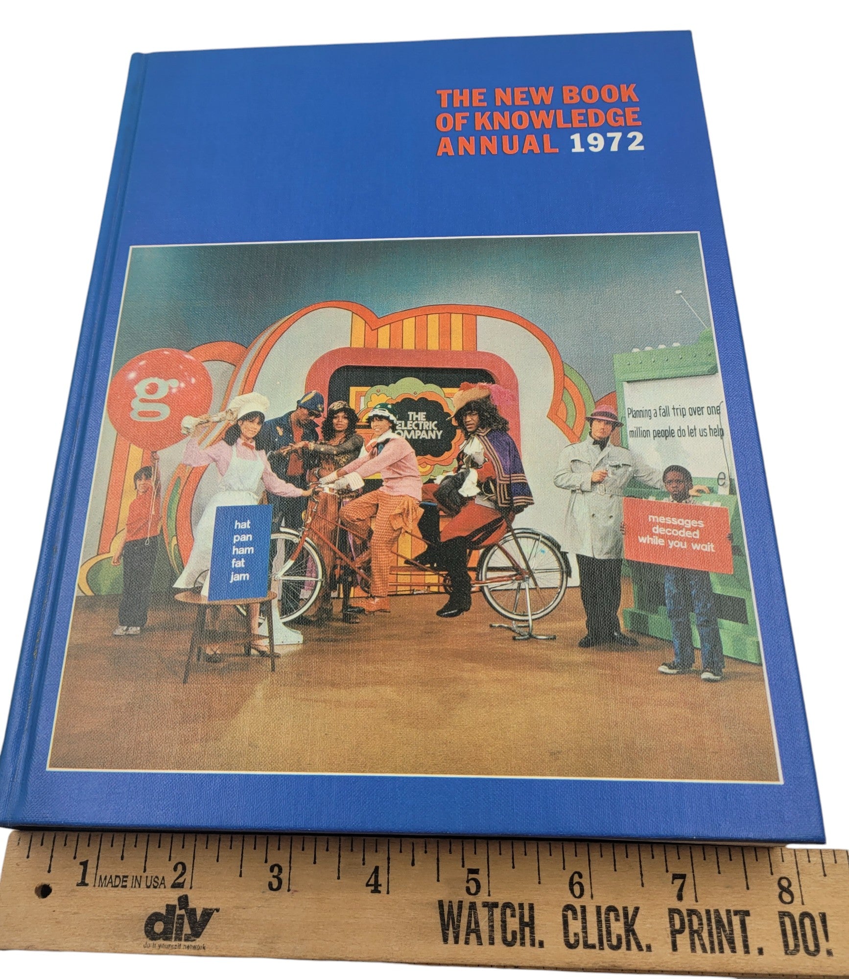 The New Book of Knowledge Annual 1972 – Grolier – Events of 1971