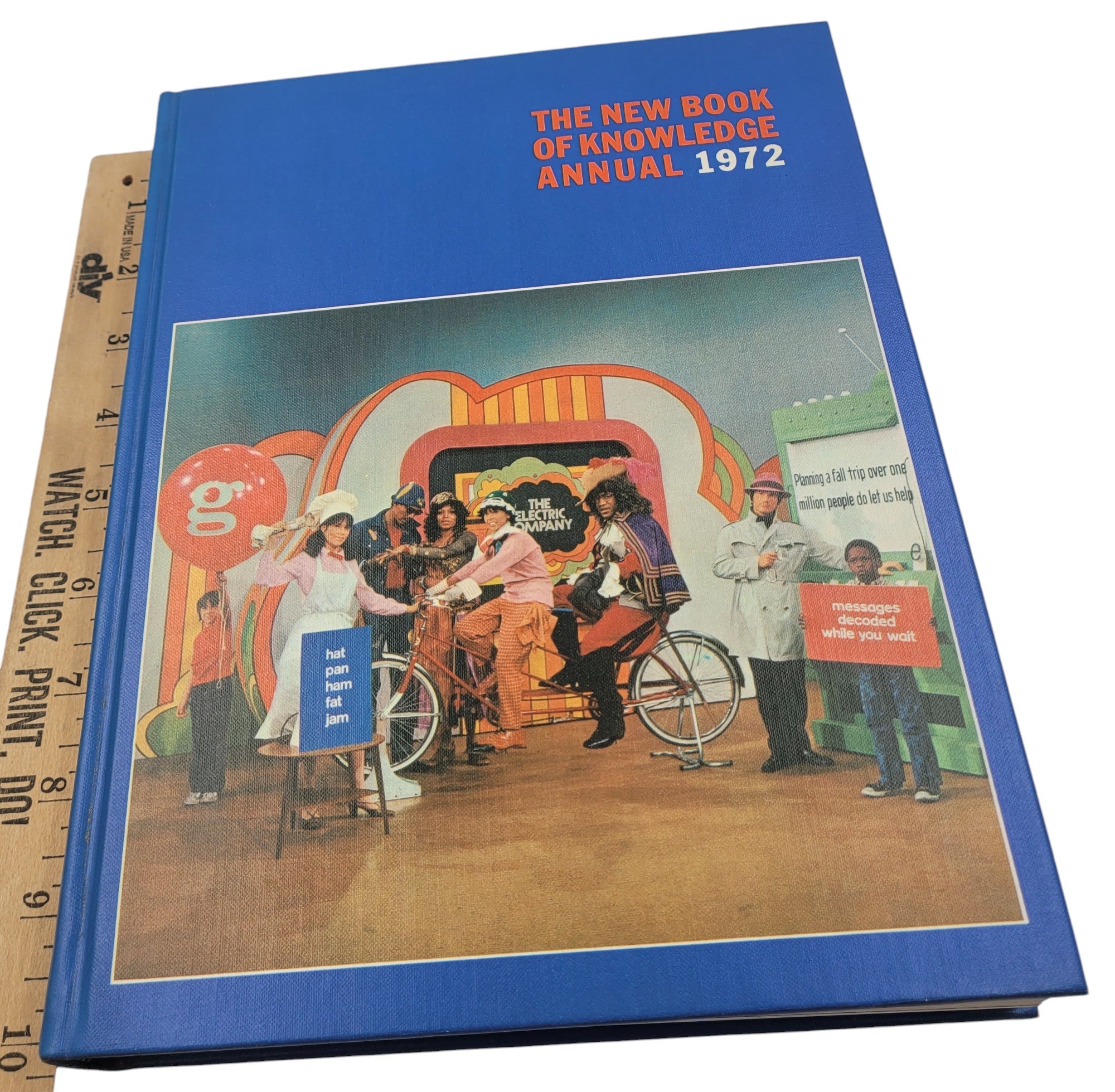 The New Book of Knowledge Annual 1972 – Grolier – Events of 1971