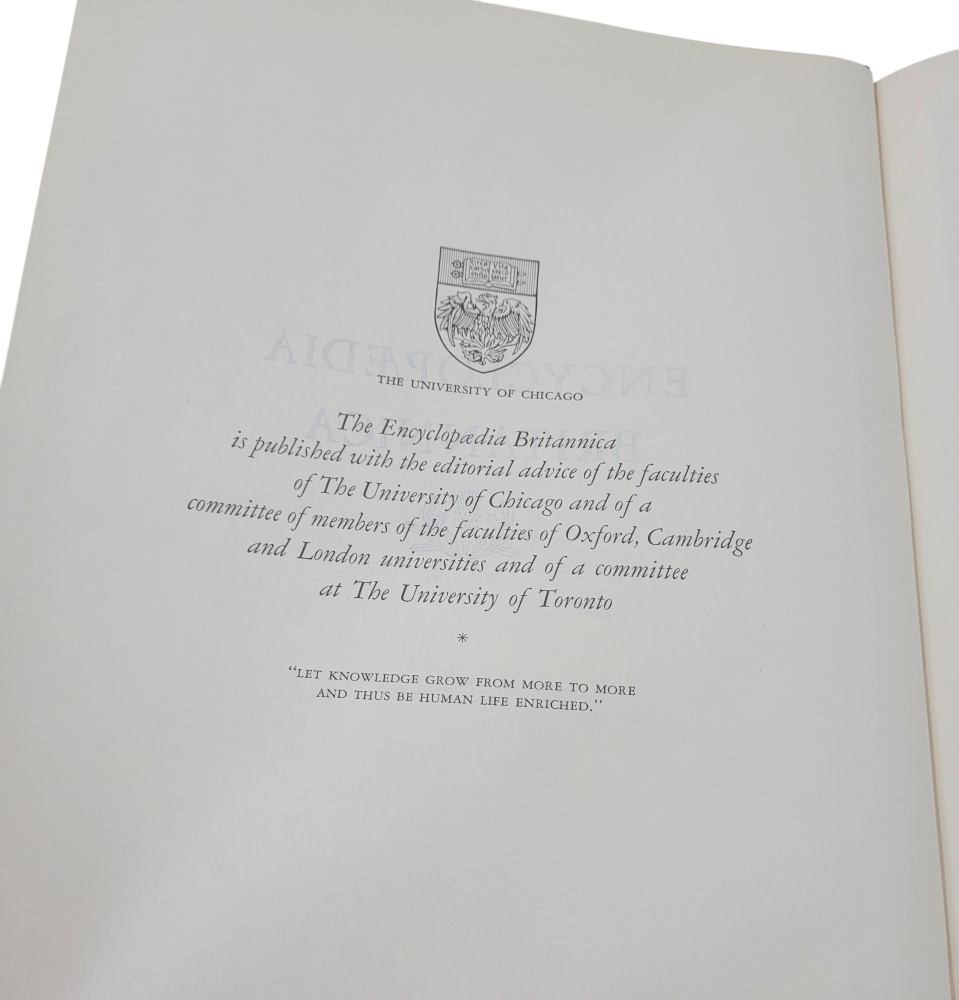 Encyclopaedia (Encyclopedias) Britannica Volume 8 – Edward to Extract (1967 Hardcover)