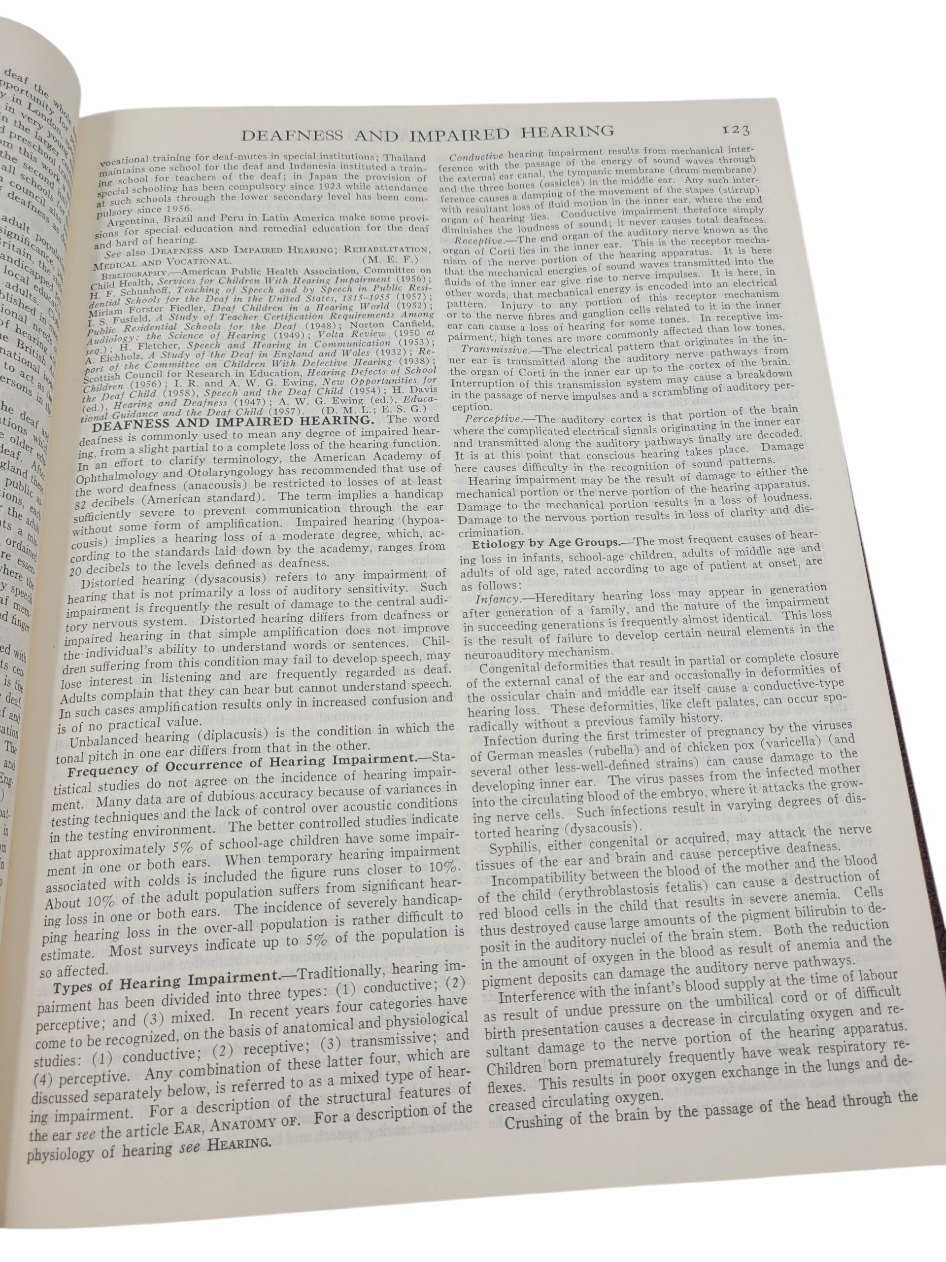 Encyclopaedia (Encyclopedia) Britannica Volume 7 (1967) – Daisy to Educational Psychology) Britannica Volume 7 (1967) – Daisy to Educational Psychology